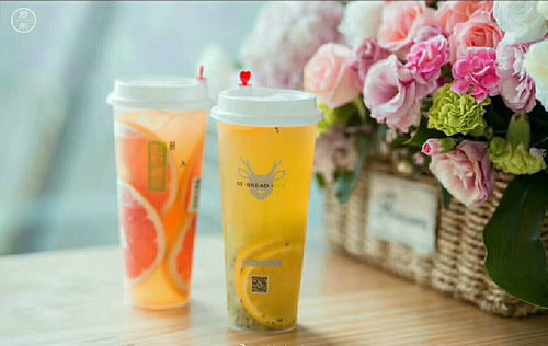 好的茶饮给予消费者新的味蕾体验,面包和茶赋予茶饮新生命